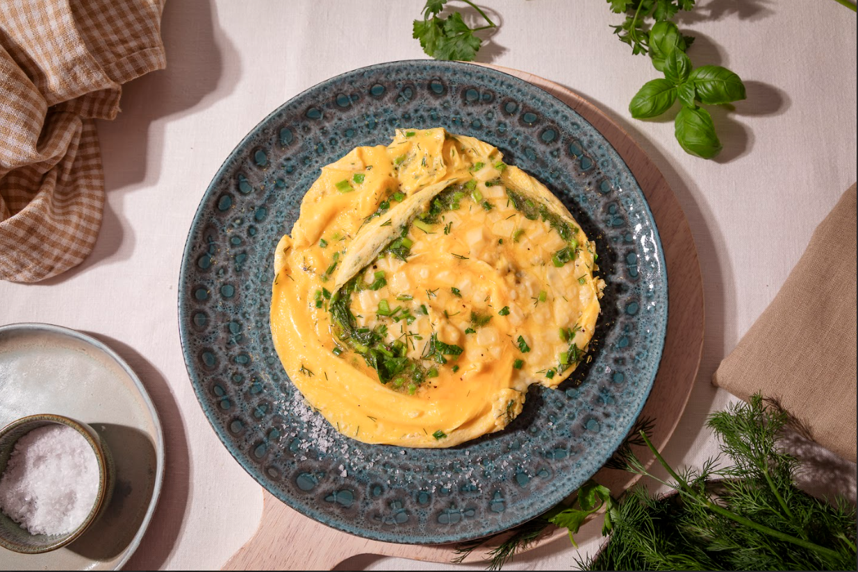 Omlet serowy z serem light i szczypiorkiem